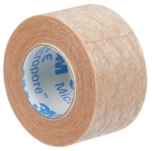 Przylepiec włókninowy na rolce 2,5 cm x 9,1 m cielisty MICROPORE 3M 1533-1